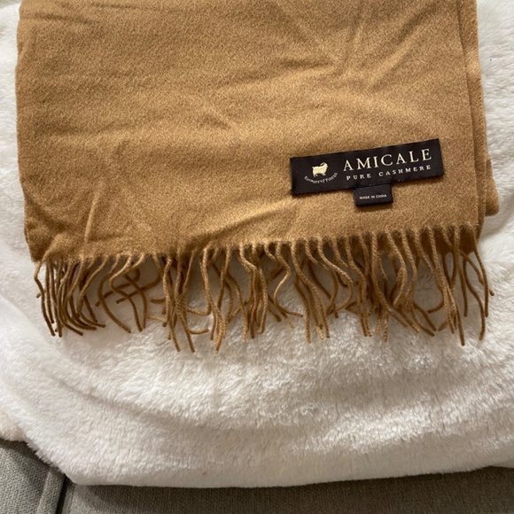 Amicale Cashmere Scarf - Picture 3 of 3